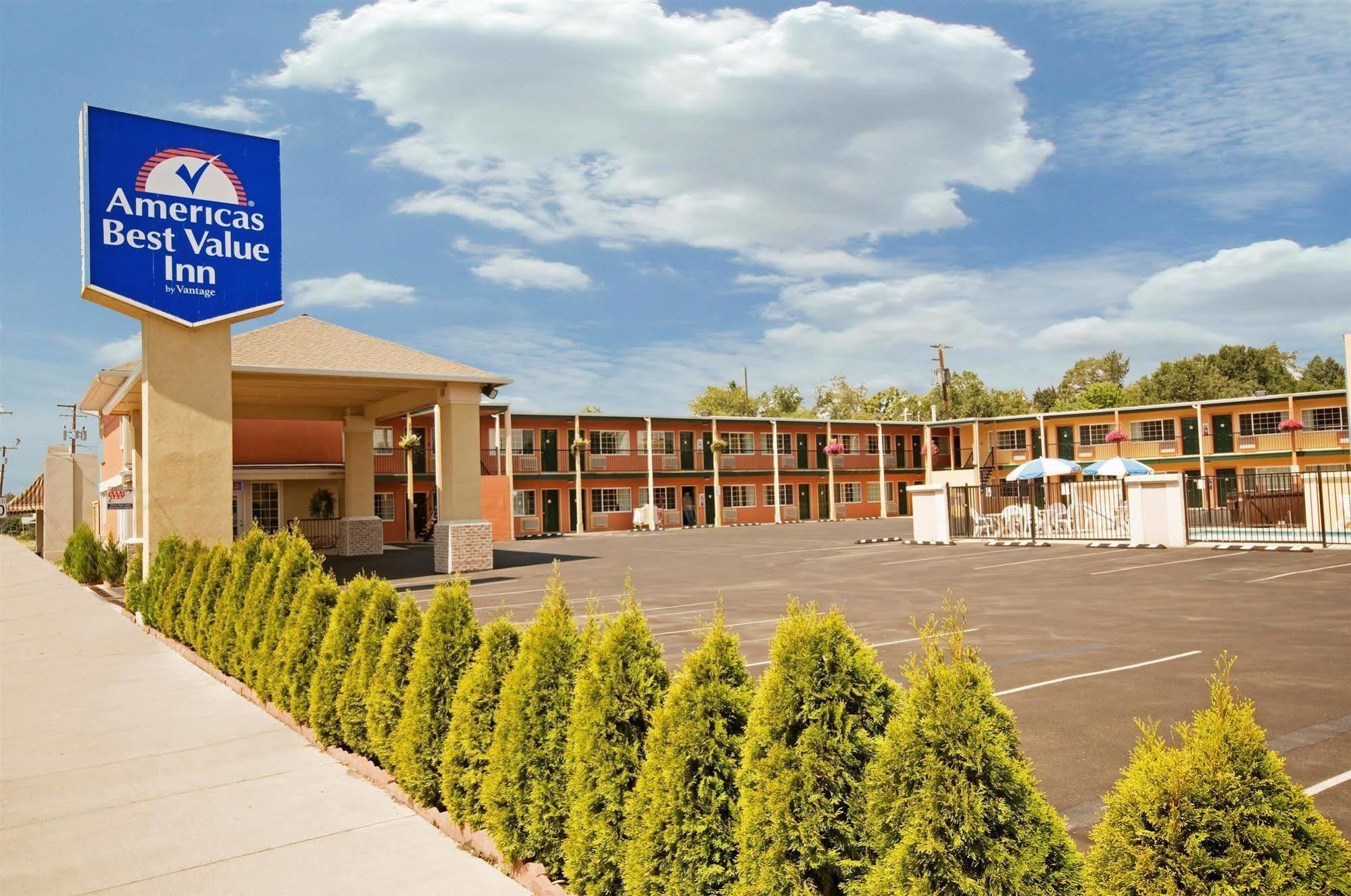 Americas Best Value Inn - Pendleton Buitenkant foto