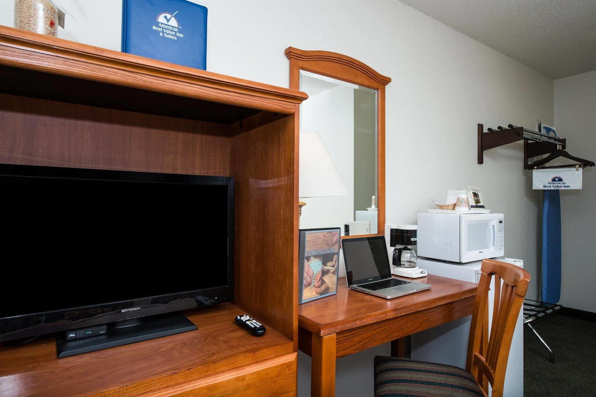 Americas Best Value Inn - Pendleton Buitenkant foto