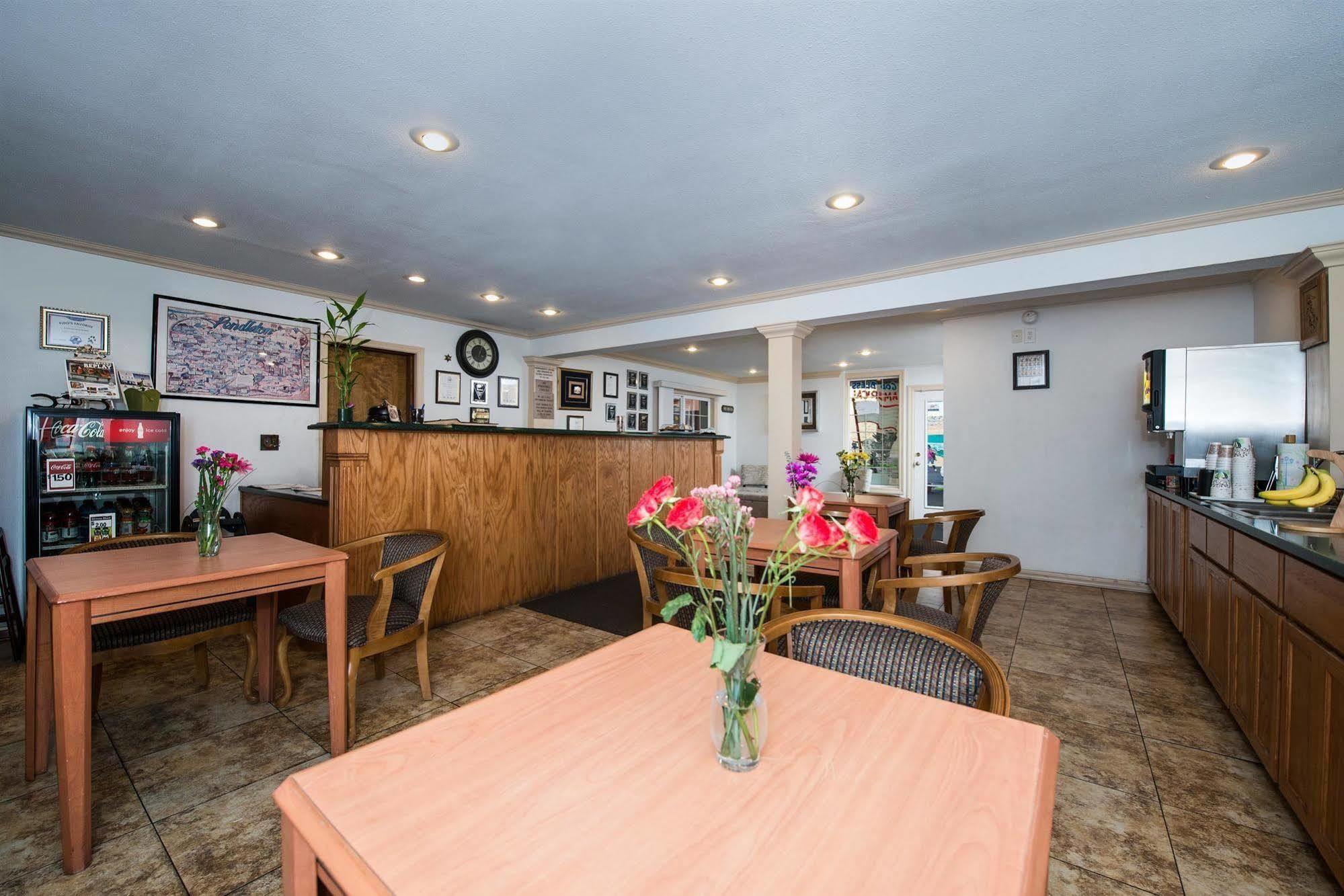 Americas Best Value Inn - Pendleton Buitenkant foto